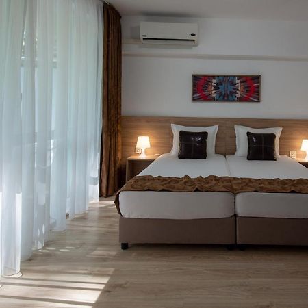 Ariana Hotel Kiten  Buitenkant foto